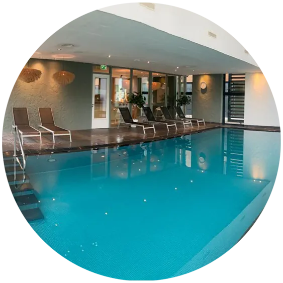 Het binnenzwembad van Van der Valk Hotel Breukelen